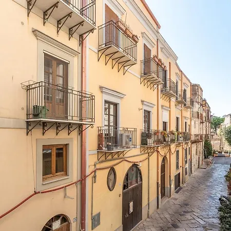 Vetriera 22 * Palermo